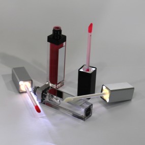 Lip Gloss Manufacturer - LED Light with Mirror Private Label Shiny Colors