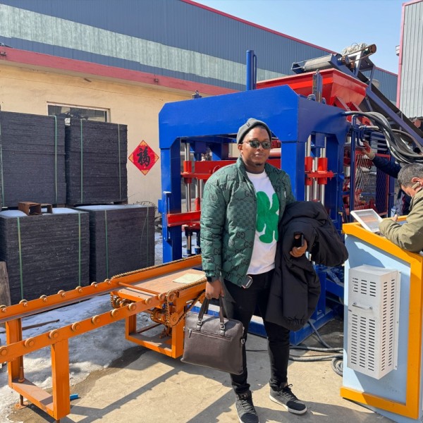 Brick Making Machine Factory - QT4-15 Fully Automatic