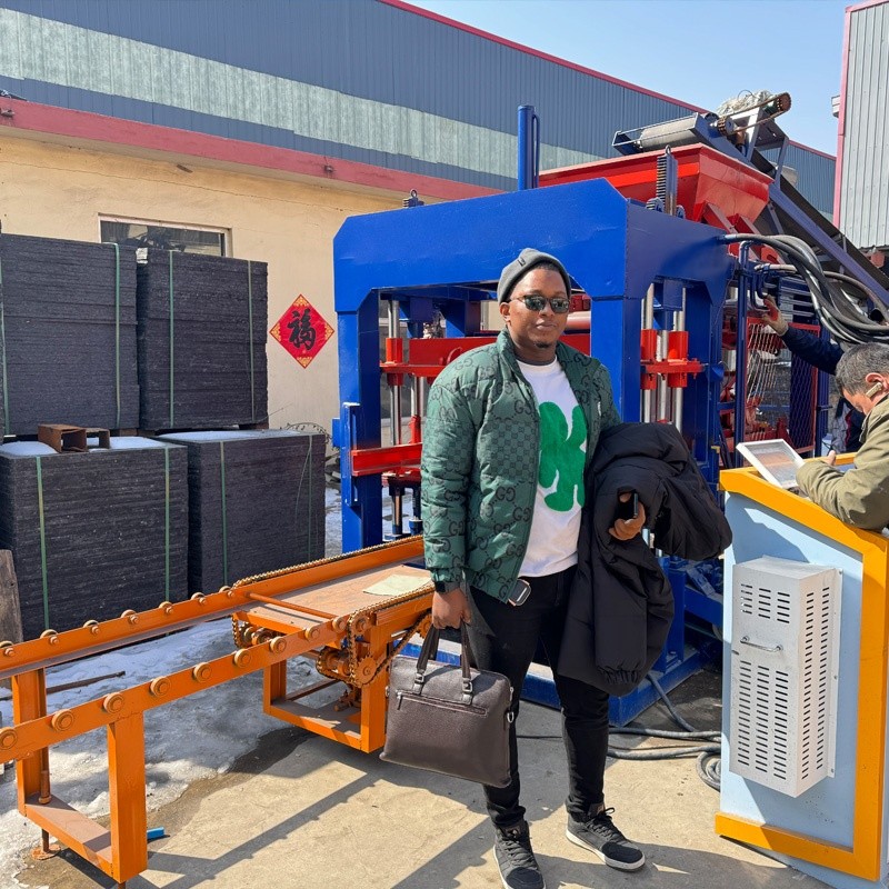 Brick Making Machine Factory - QT4-15 Fully Automatic