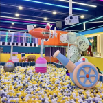 Playground Accessories Supplier - Colorful Airplane Ball Spreader Waterfall