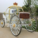 Victorian Carriage Factory - Royal Queen Horse Outfit