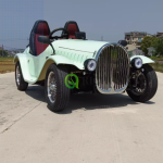 Classic Car Manufacturer - Retro Rolls Royce Sightseeing