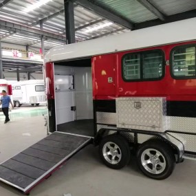 Horse Carriage Manufacturer - 4 Horse Trailer China Made