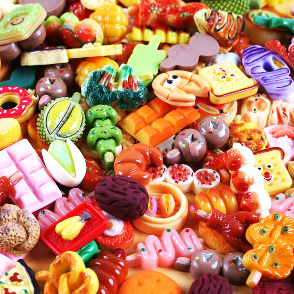 Cream Resin Accessories Manufacturer - OEM Custom 3D Christmas Decor