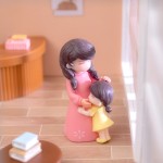 People Figurines Supplier - OEM Custom Mother Daughter Doll