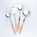 Kitchen Tools Set Supplier - Wooden Handle Scoop and Colander with Shelf