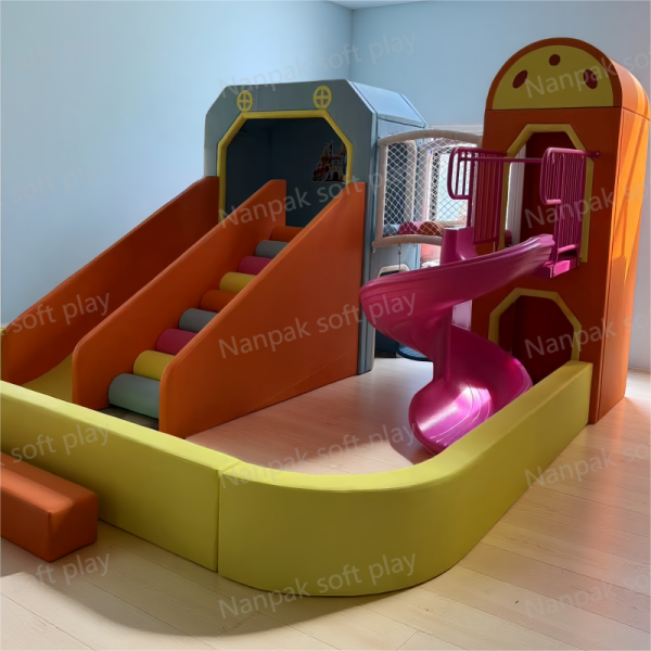 Play House Manufacturer - Pink Castle with Rotating Slide Soft Play