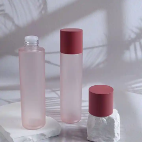 可定制卸妆产品 - 深层液体洁肤无油粉色瓶清爽素食代工厂家