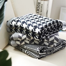 Cotton Throw Factory - Natural Soft Geometric