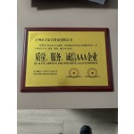 黑巧克力和白巧克力硬币成分烘焙和冰淇淋浇头荷兰加工可可成分在散装包装