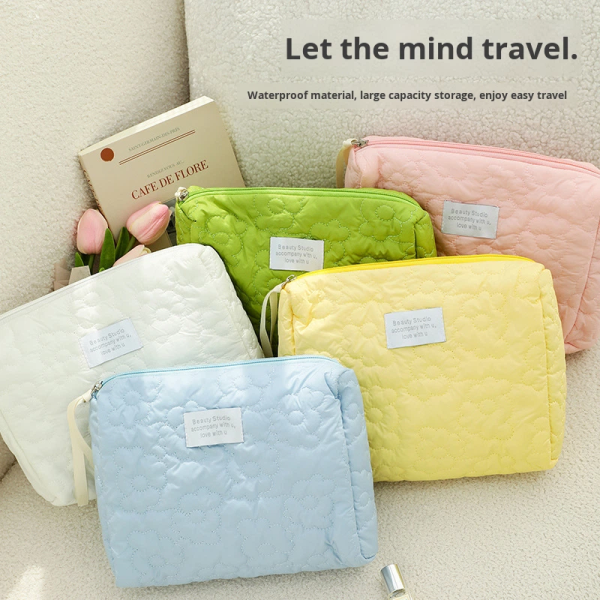 Makeup Bag Factory - Large Capacity Quilted Cloud