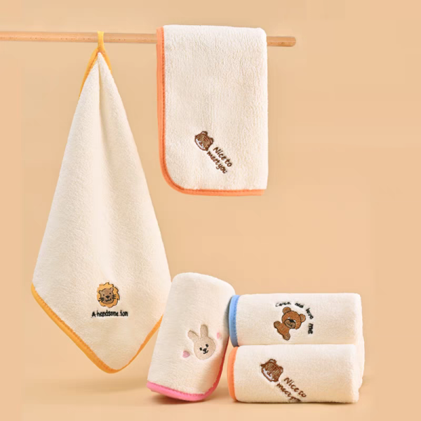 Plush Blanket Factory - Animal Head Shape Polyester Coral