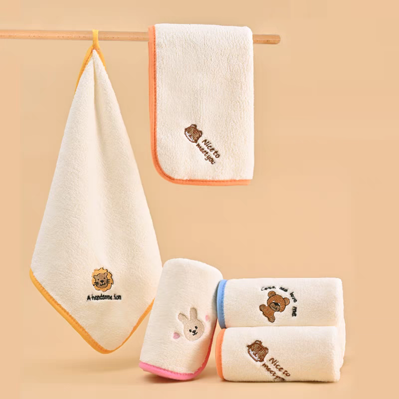 Plush Blanket Factory - Animal Head Shape Polyester Coral