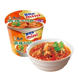 批发流行的中国方便面麻辣牛肉火锅面包装杯方便面