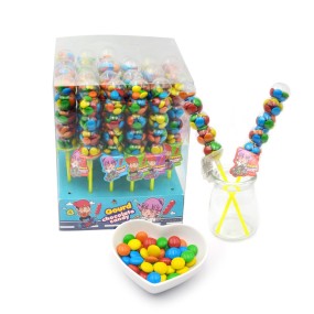 清真葫芦形棒棒糖玩具糖果与彩色甜脆巧克力豆