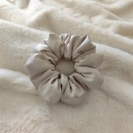 批发热卖缎丝绸睡眠枕头发圈填料棉花没有拖拽或抓取的女孩