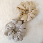 批发热卖缎丝绸睡眠枕头发圈填料棉花没有拖拽或抓取的女孩