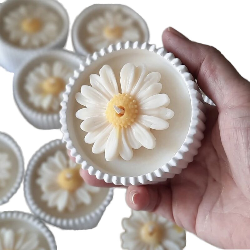 Daisy Soy Candle Factory - Fresh Aromatherapy for Seniors Birthday Gift