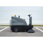 Industrial Ride-On Sweeper - Low Noise GL5 Factory