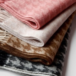Lamb Wool Stole - 100% Pure Houndstooth