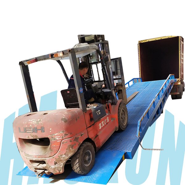 Mobile Ramp Manufacturer - CE Manual Forklift Loading Boarding Bridge