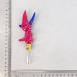 彩色翼龙钳与口哨鸟形状玩具糖果