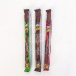 裹着一层巧克力的长饼干棒