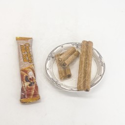 这个饼干卷含有巧克力果酱和牛奶果酱