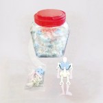 40个甜的，彩色的，各种形状的组装压糖
