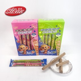 草莓和抹茶口味的三明治威化饼干