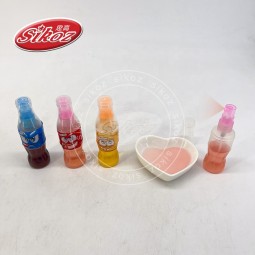 苏打味和液体糖果喷雾糖果