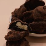 Nut Chocolate Almonds Manufacturer - Pure Cocoa Butter Plate Sandwich Chocolate