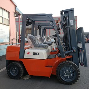 Internal Combustion Forklift Factory - 3 to 5 Ton Diesel All Terrain Lift