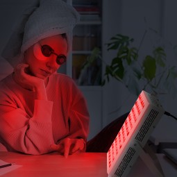 新升级的家庭理疗面板300W红红外医疗级护理桌面单元，具有改进的远程控制