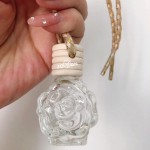 汽车香氛扩散器10ml方形玻璃空气清新瓶，木盖和螺旋可重新填充的香水瓶