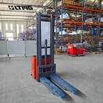 Electric Stacker Manufacturer - OEM LTMG 1.5-2 Ton Stand on Pallet Truck Lead Acid
