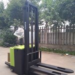 Electric Pallet Truck Manufacturer - OEM RUNTX Band 24V Small 1.5 Ton Straddle Stacker