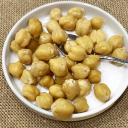 中国流行小吃黑白鹰嘴豆价格非常饱腹的减肥食品蒸鹰嘴豆