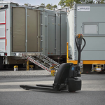 Electric Pallet Stacker Manufacturer - OEM/ODM Custom European Quality Electric Pallet Stacker 3T Capacity 1000kg Loading