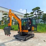 Mini Excavator Factory - 2 Ton Kubota Engine Cabin