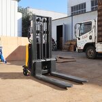 Electric Stacker Crane Supplier - 1-2 Ton Walking Support Leg Stacker