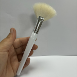 天然扇形刷工厂 - 柔软蓬松羊毛化妆刷