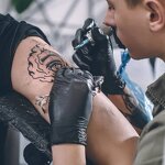 Black Nitrile Gloves Manufacturer - OEM 5mil Tattoo Salon Custom Logo