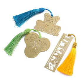 Bookmark Manufacturer - Exquisite Gold Hollow Cutting Bookmark