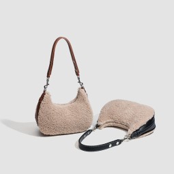Shoulder Bag Factory - Women's Winter Faux Shearling Saddle