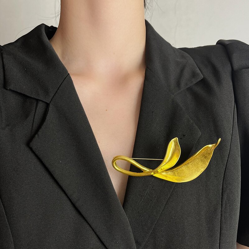 Tulip Brooch Manufacturer - Custom Atmospheric Runway Design