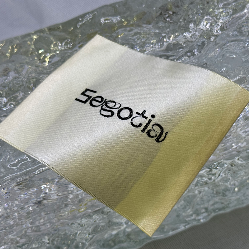 Damask Satin Woven Label Factory - OEM/ODM No Moq Custom Recycled Straight Cut