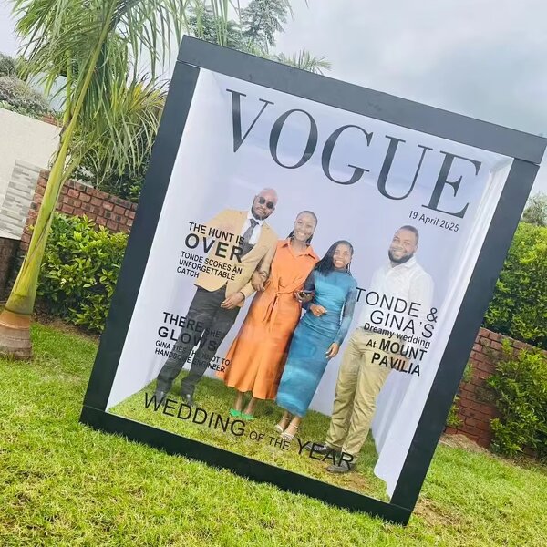 Magazine Photo Booth Manufacturer - Valentine's Day Box with LCD Backdrop