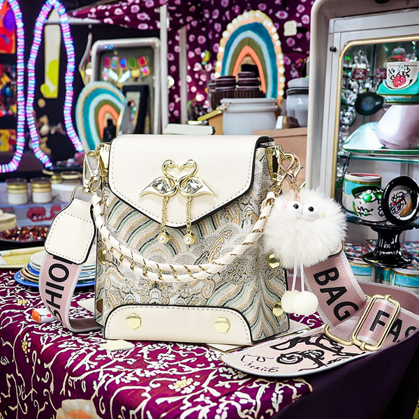 Women Crossbody Bag Factory - OEM Versatile Candy Cover Shoulder Bag