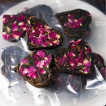 Dianhong Rose Black Tea Rose Petal Flower Blended Ancient Tree Black Tea From Fengqing Yunnan Mini Tea Cake